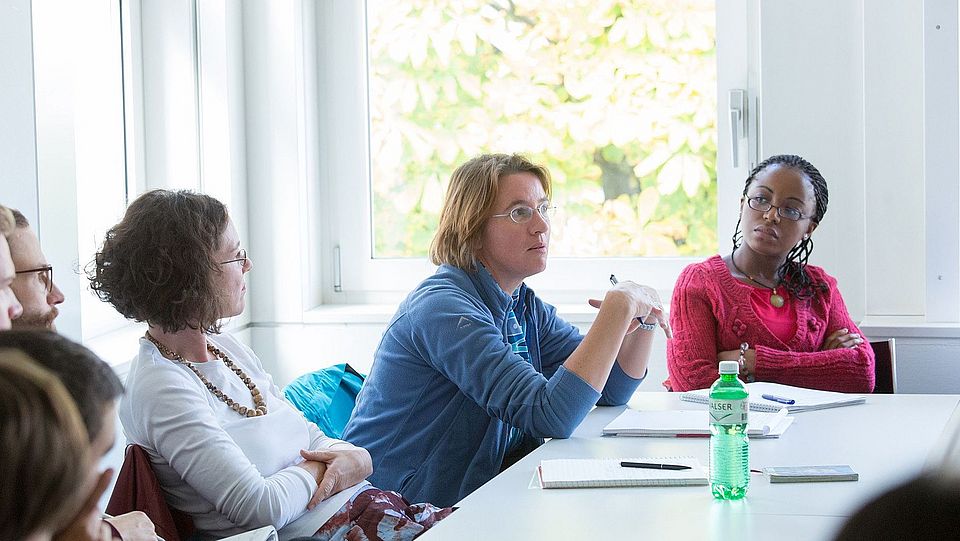 [Translate to English:] Studierende während Vorlesung