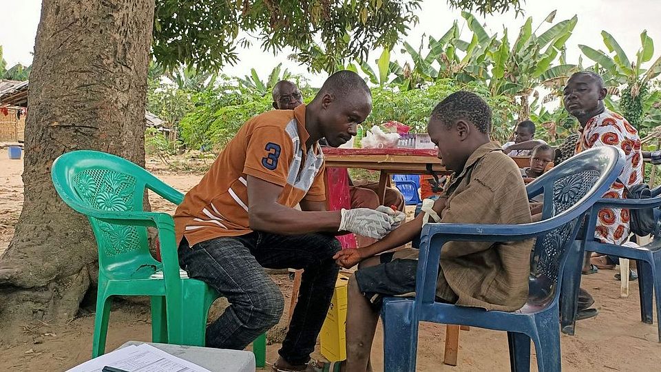 Blood sample collection in Côte d'Ivoire.