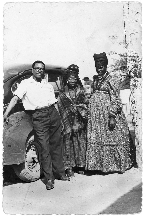 From left to right: Levi (surname unknown), Emma (surname unknown), Constantio Xamses. Usakos Old Location, 1950s. Photo Courtesy of Gisela Pieters and Olga //Garoës