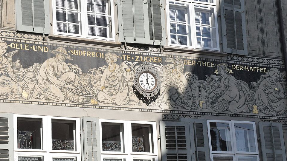 Wandgemälde mit Kolonialwaren am Spalenberg