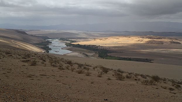Gariep (Orange) Fluss nahe seiner Mündung in Oranjemund