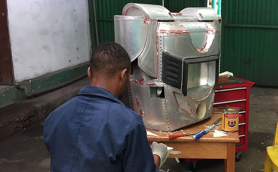 Scene from a traffic robot workshop in Ndjili, Kinshasa (K. Pype, 14.04.2017)