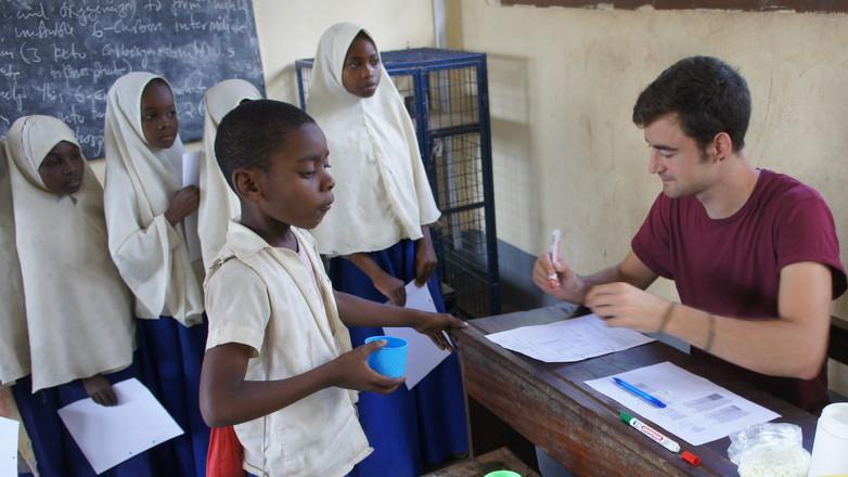 Testing Deworming Drugs with School Children, Pemba Island in Tansania
